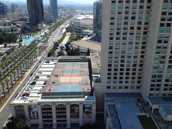 Manchester-Grand-Hyatt-San-Diego-USA-1-California-court1.jpg