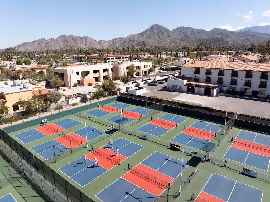 Embassy-Suites-by-Hilton-Palm-Desert-USA-21-California-court2.jpg