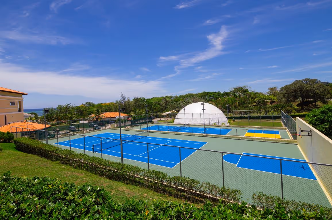 Pristine-Bay-Resort-Honduras-1-French-Harbour-court1.jpg