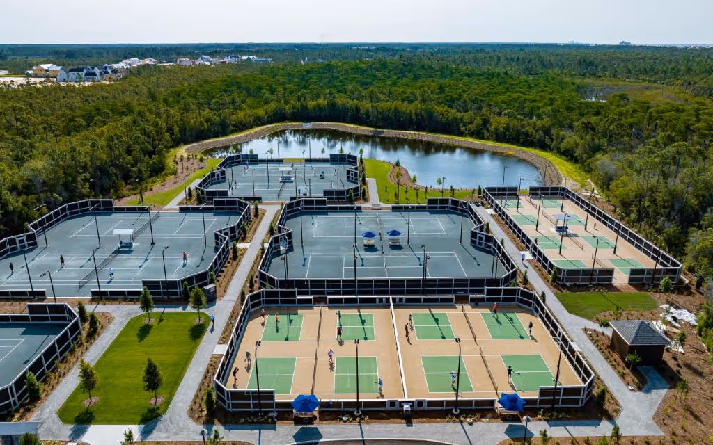 Camp-Creek-Inn-USA-8-Florida-court2.jpg