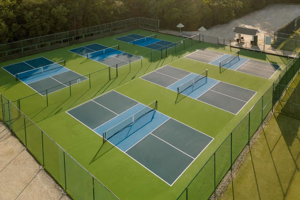 Marriott-Hutchinson-Island-Resort-Beach-Villas,-Golf -Marina-USA-6-Florida-court2.jpg
