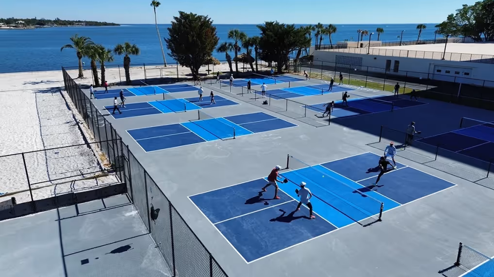 SkyBeach-Resort-USA-12-Florida-court1.jpg