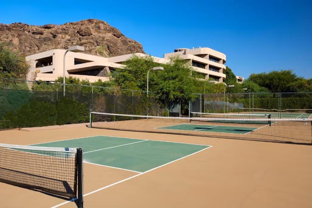 Phoenix-Marriott-Resort-Tempe-at-The-Buttes-USA-2-Arizona-court1.jpg
