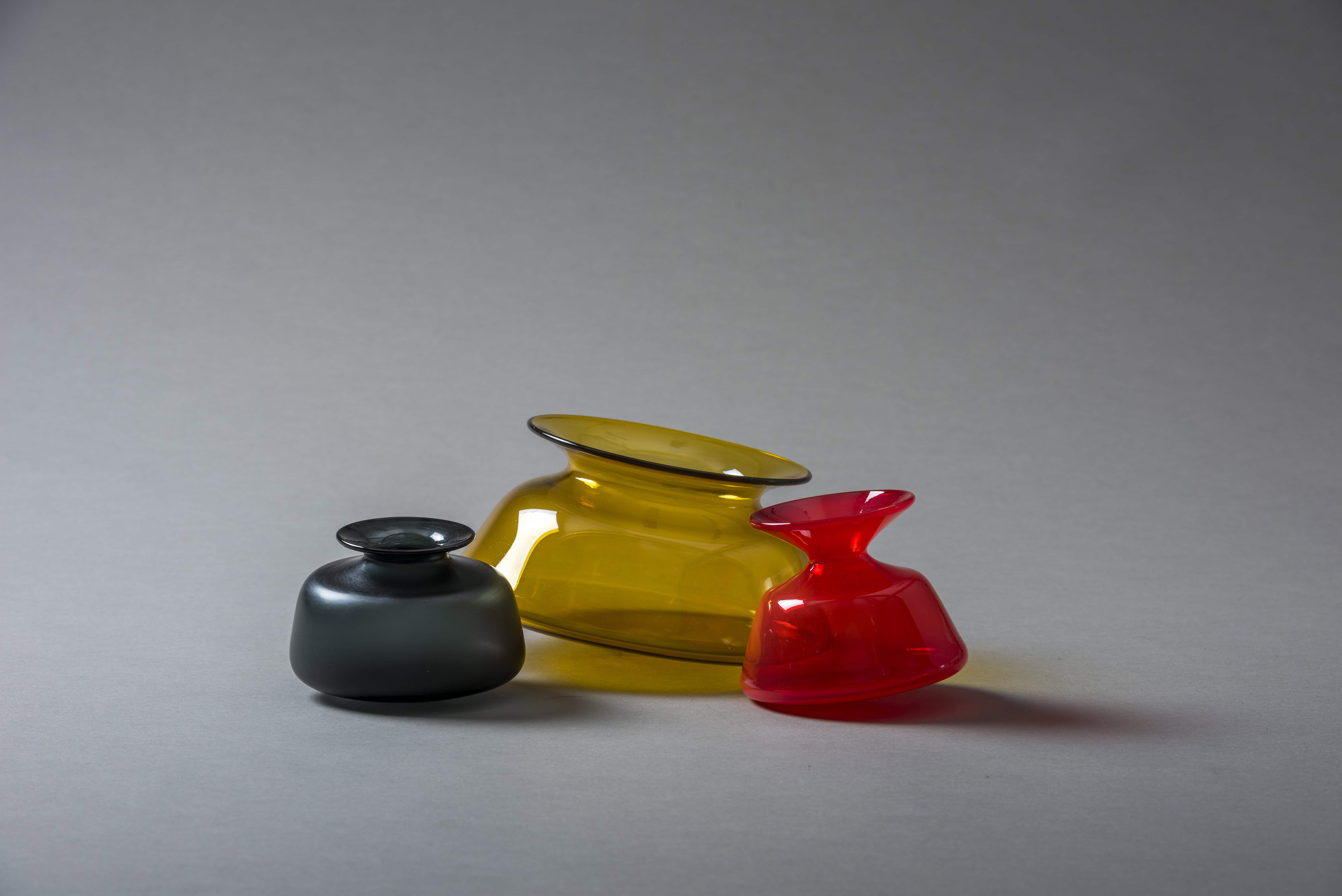 Pièces en verre soufflé noir, jaune et rouge — Maison BVM