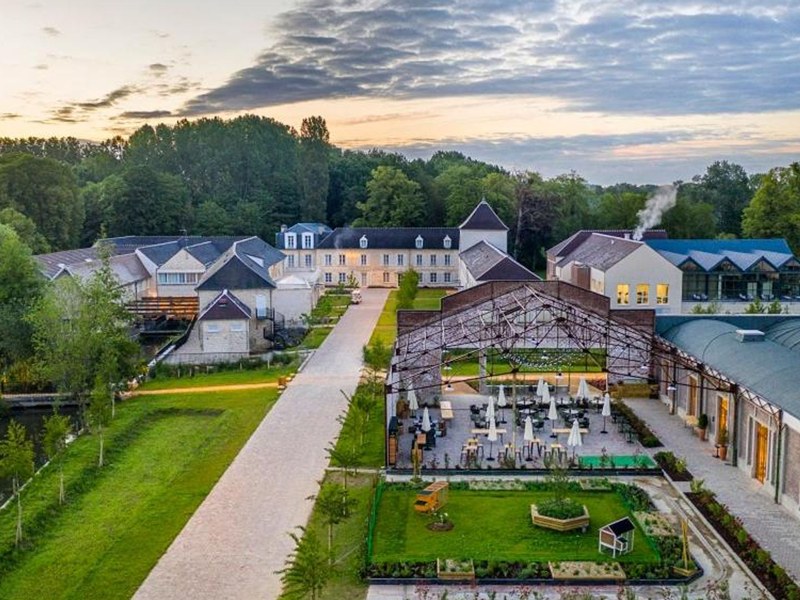 Vue aérienne du domaine accueillant Le Spot 2026, séminaire de rentrée du Retail à Chantilly