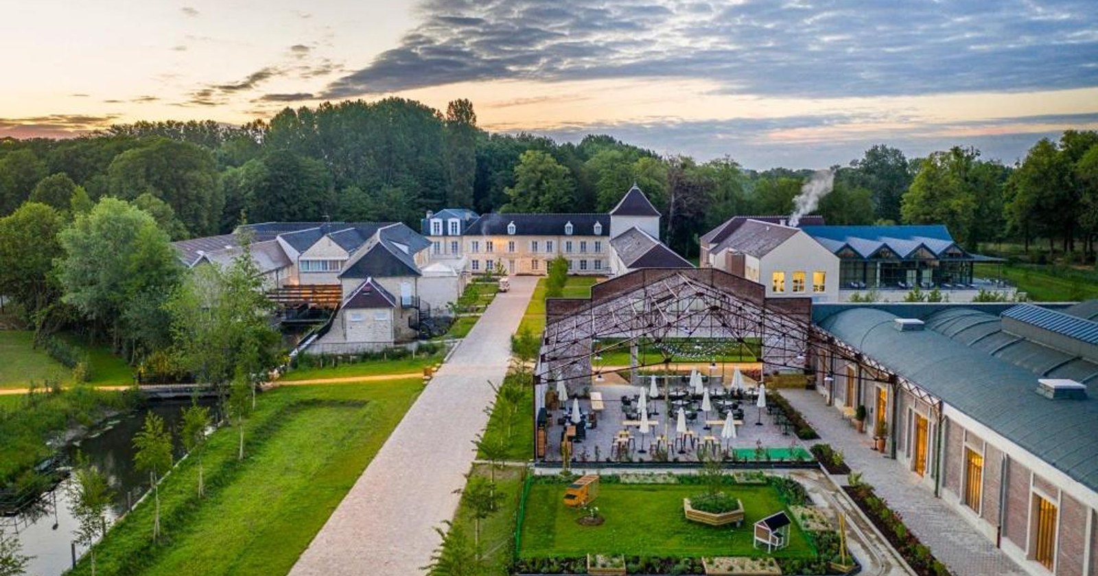 Vue aérienne du domaine accueillant Le Spot 2026, séminaire de rentrée du Retail à Chantilly