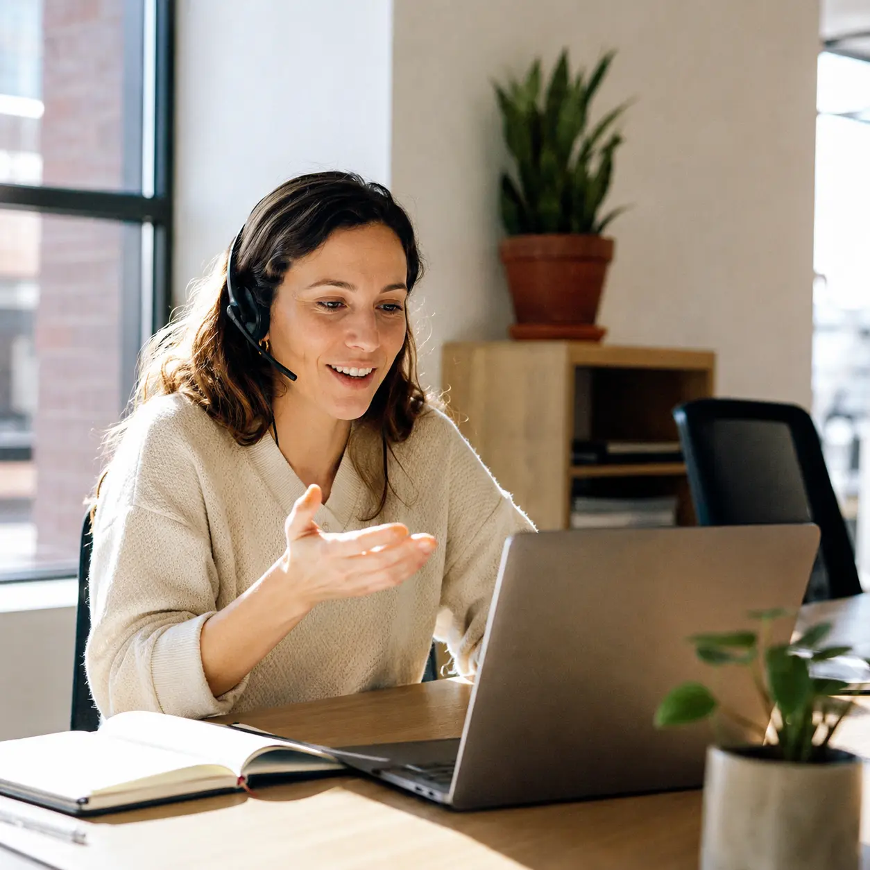 Account executive en visioconférence avec un client