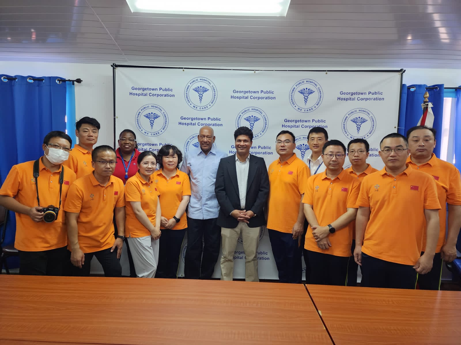 CNOOC and Chinese Medical Team donate equipment to GPHC