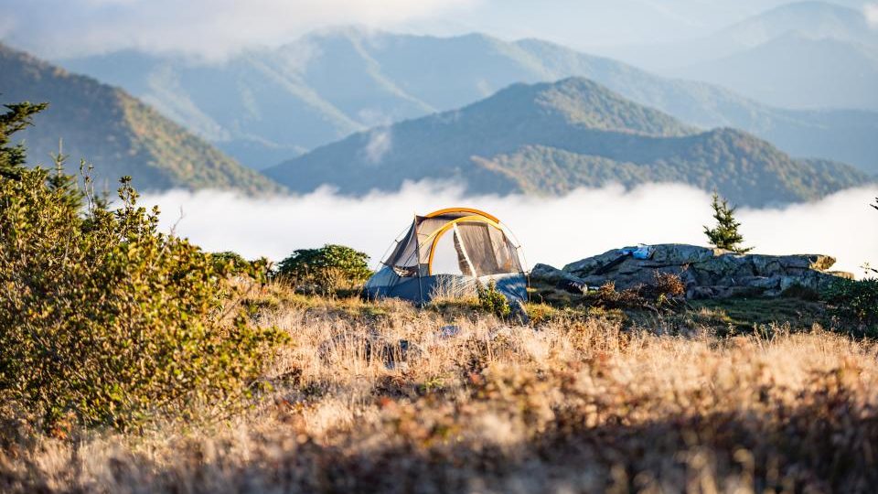 Tente de camping face aux montagnes - cession de camping Hérault - Cabinet Biot