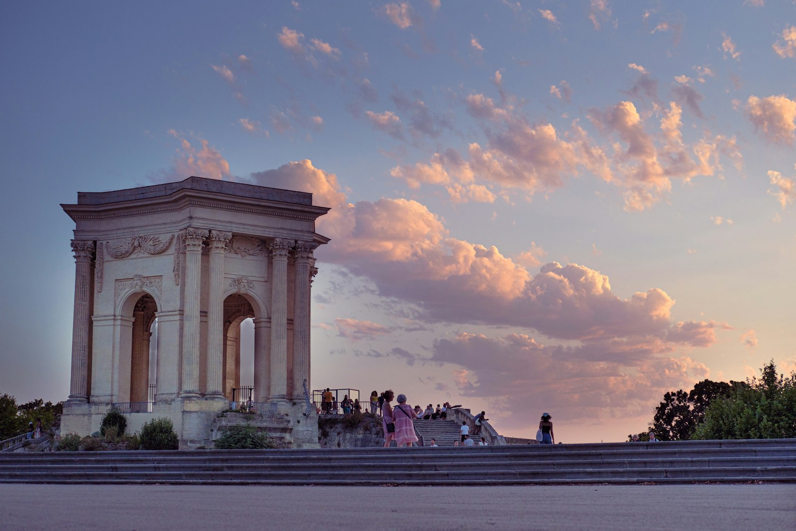 Château d'eau du Peyrou à Montpellier au coucher du soleil, patrimoine immobilier