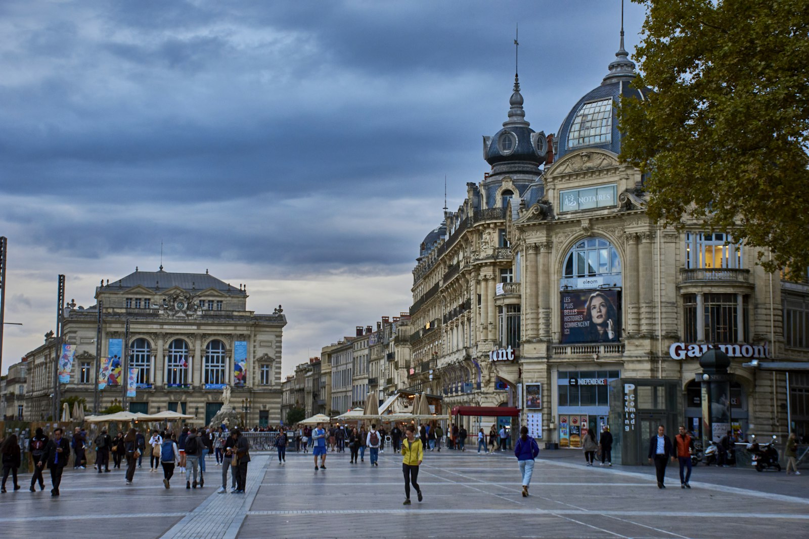 La place de la Comédie à Montpellier, cœur commerçant de l'Hérault
