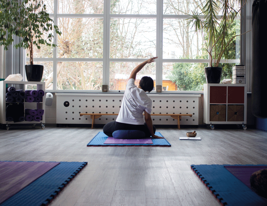 Hatha‑yoga les gericht op ademhaling, flexibiliteit en lichaamsbewustzijn.