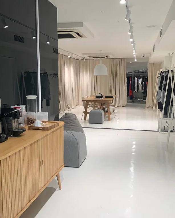 NU · King’s Road · Fitted counter and seating area