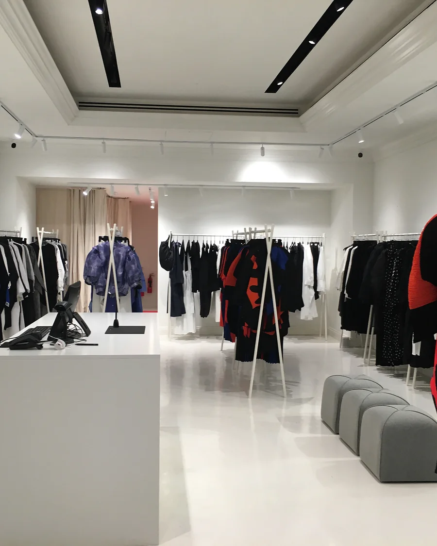 NU · King’s Road · Retail floor, displays and linear lighting
