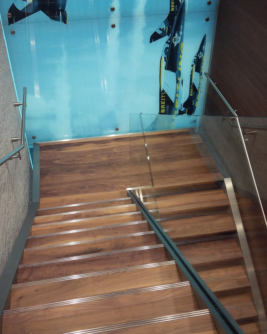 Glass details · Glass balustrade alongside timber stairs