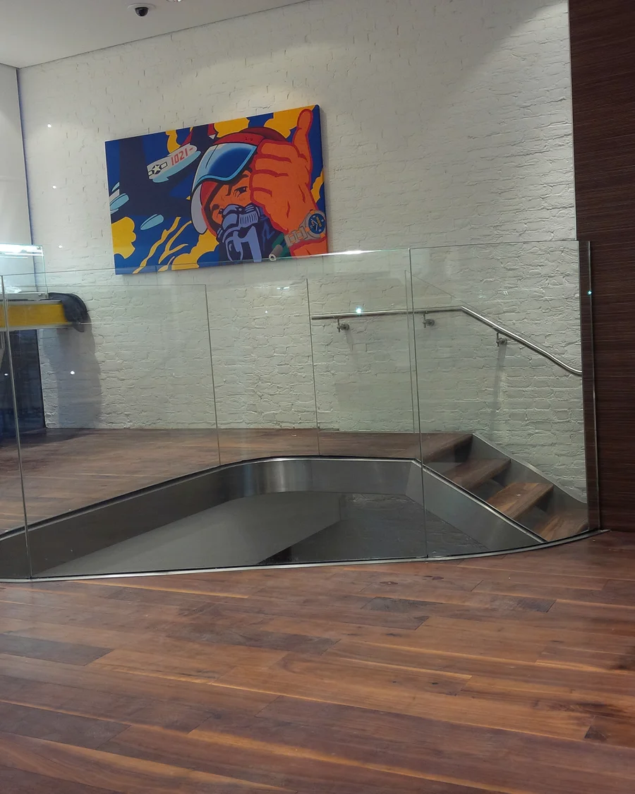 Glass details · Glass enclosure around the stairwell