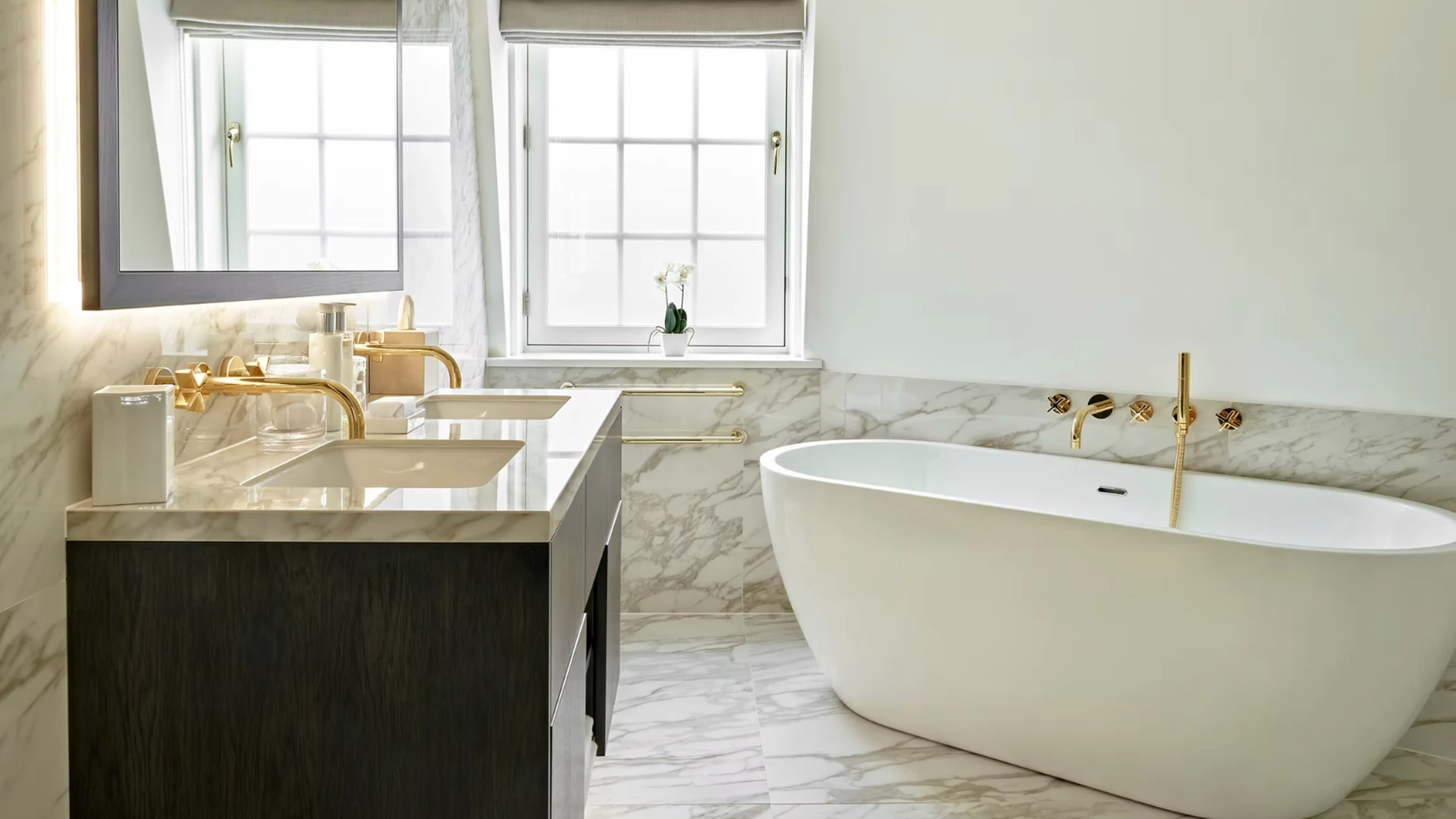 Freestanding bath and fitted vanity in the Knightsbridge residence