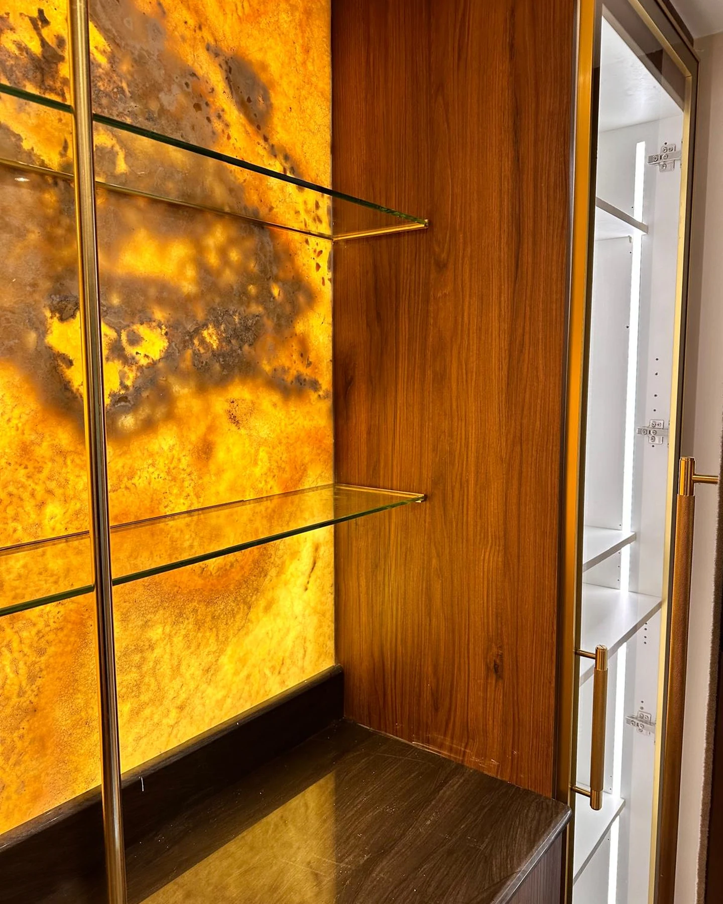 Onyx wall and fitted lighting detail