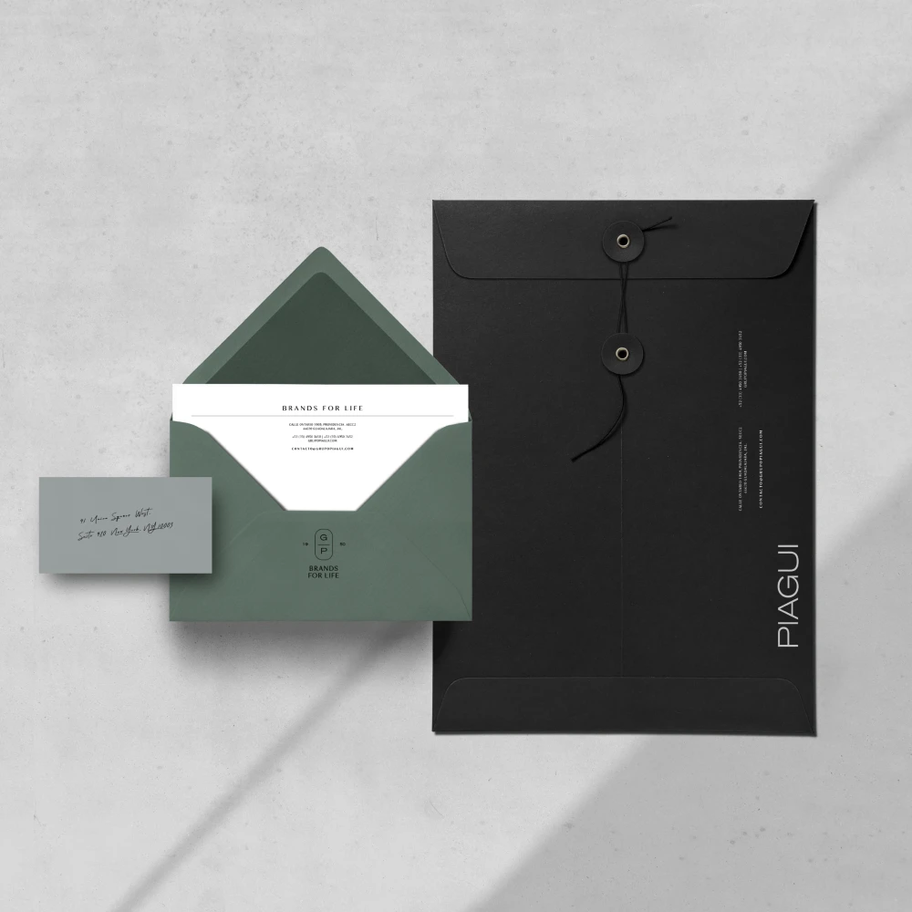 Piagui envelope and stationary