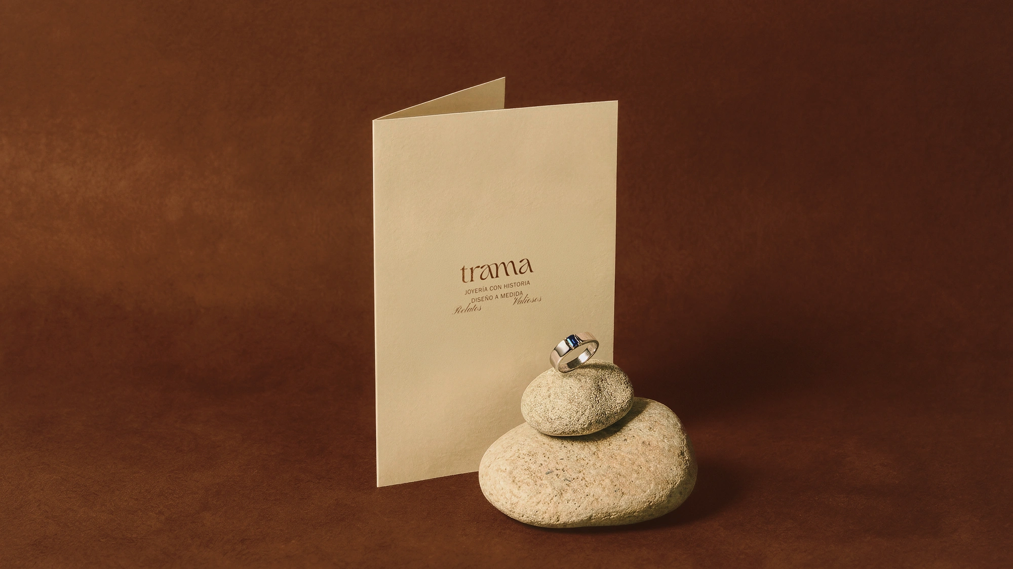 trama brochure and ring