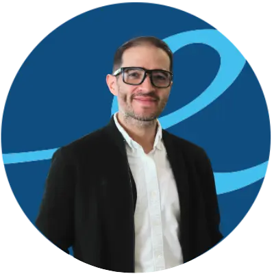 Cristhian Reyes, Responsable du développement des services au secteur privé