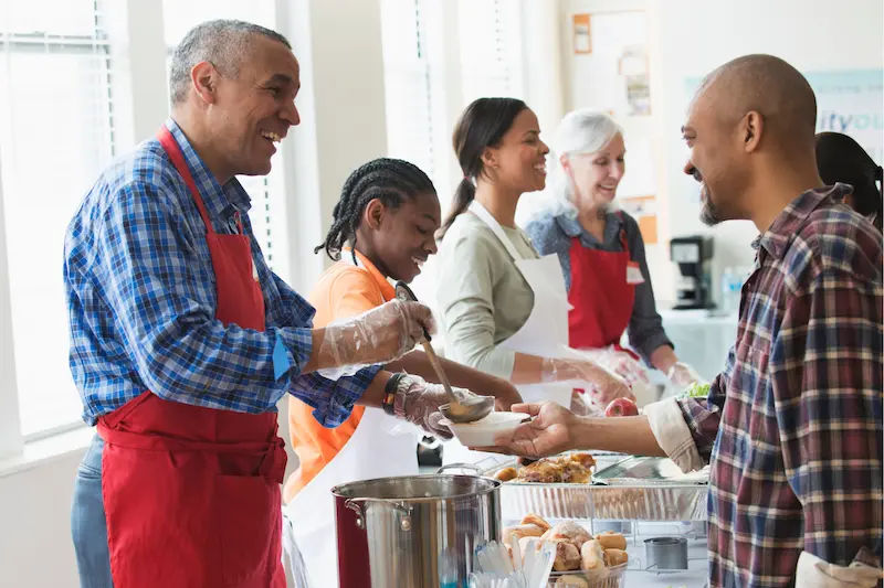 S’insérer sur le marché du travail grâce au bénévolat