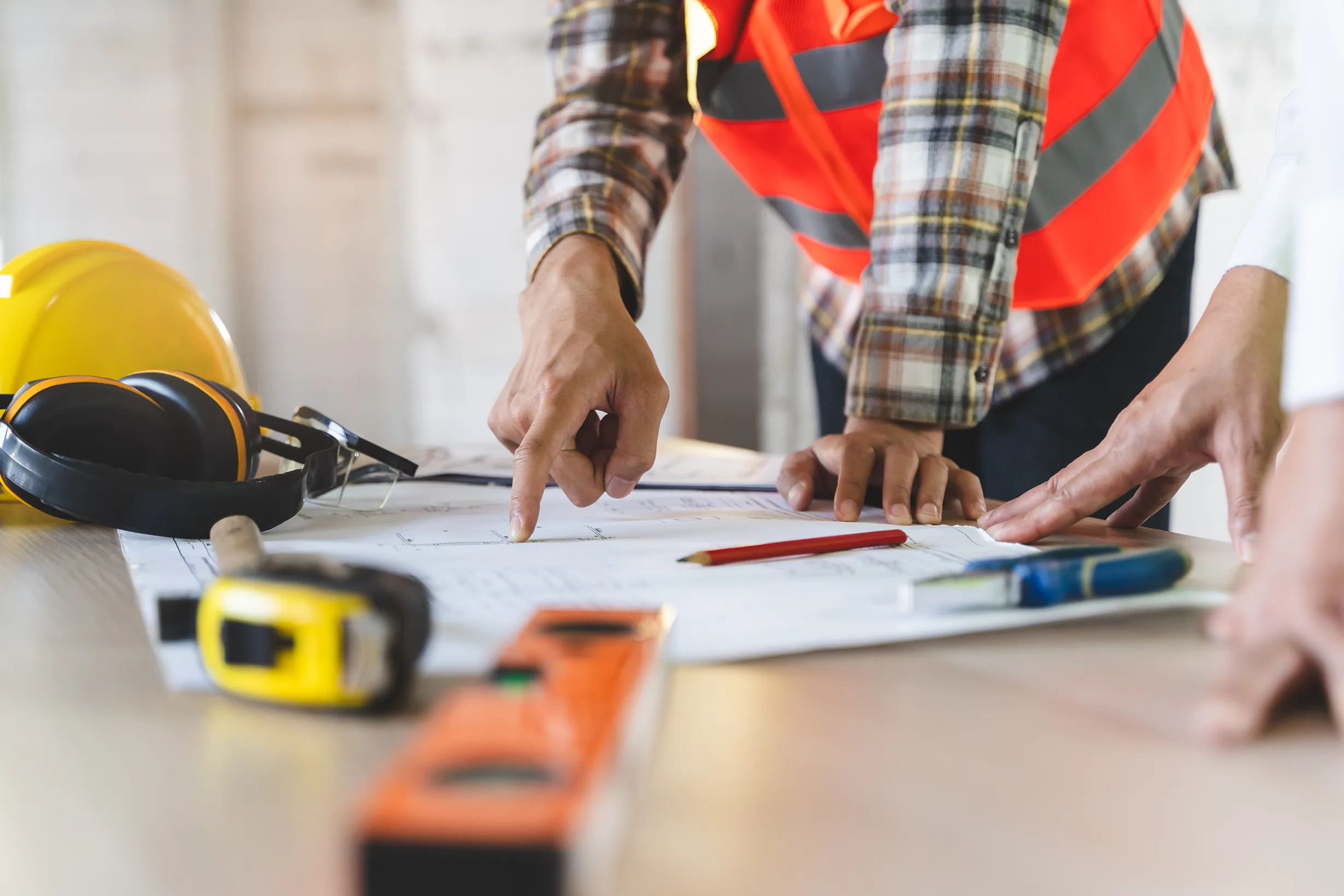 Construction worker and job site representing contractors insurance coverage