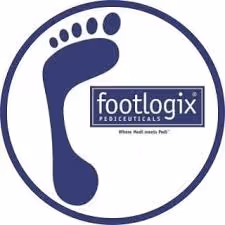 Logo Footlogix avec empreinte de pied et slogan 'Where Heel meets Pedi'.