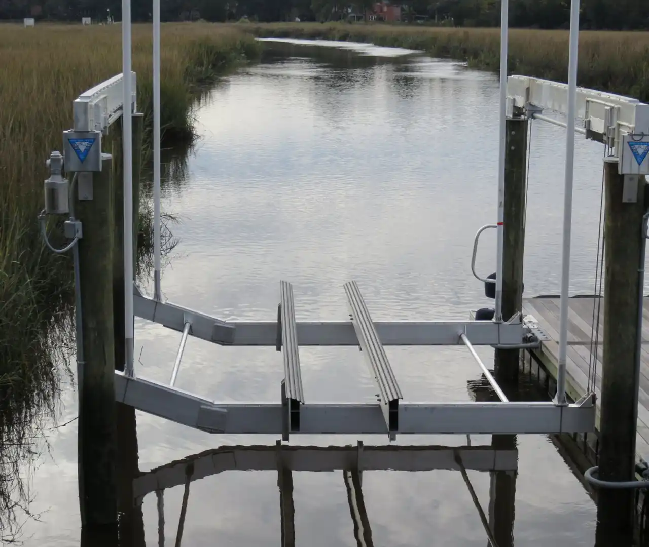 20,000 lb Concept CRS with Shallow Water Cradle (4-Piling)
