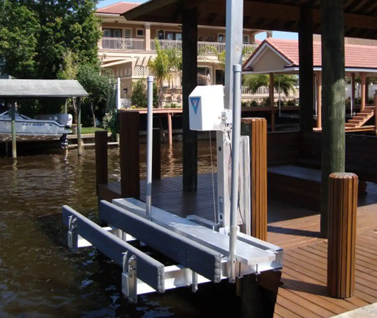 1,500 lb PWC Stationary Lift with Walkway