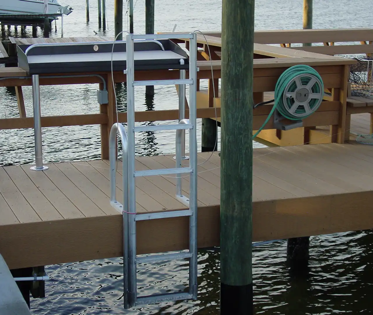 7′ Aluminum Sliding Step Ladder