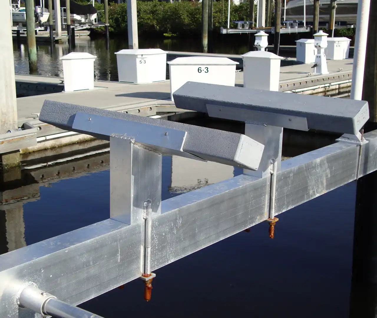 Large Aluminum and High-Density Plastic Chock System