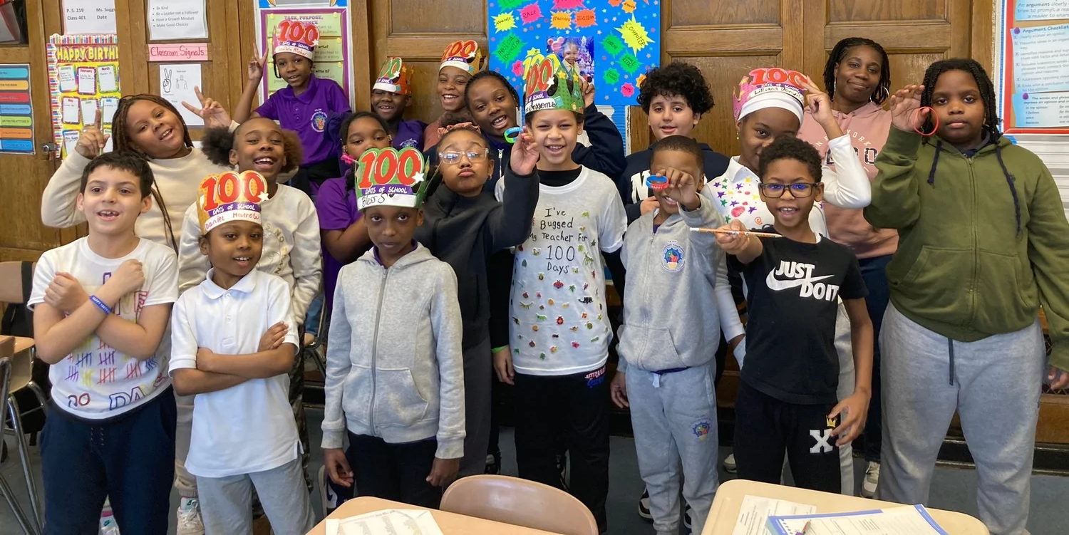 Group of elementary school childrens 