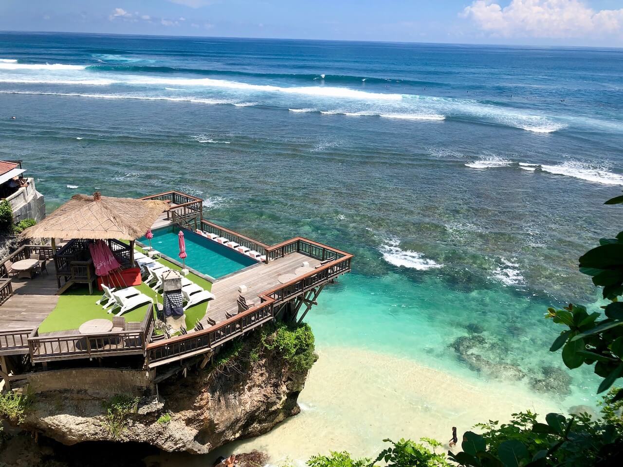 Uluwatu vs Bingin: Which Should You Stay In?