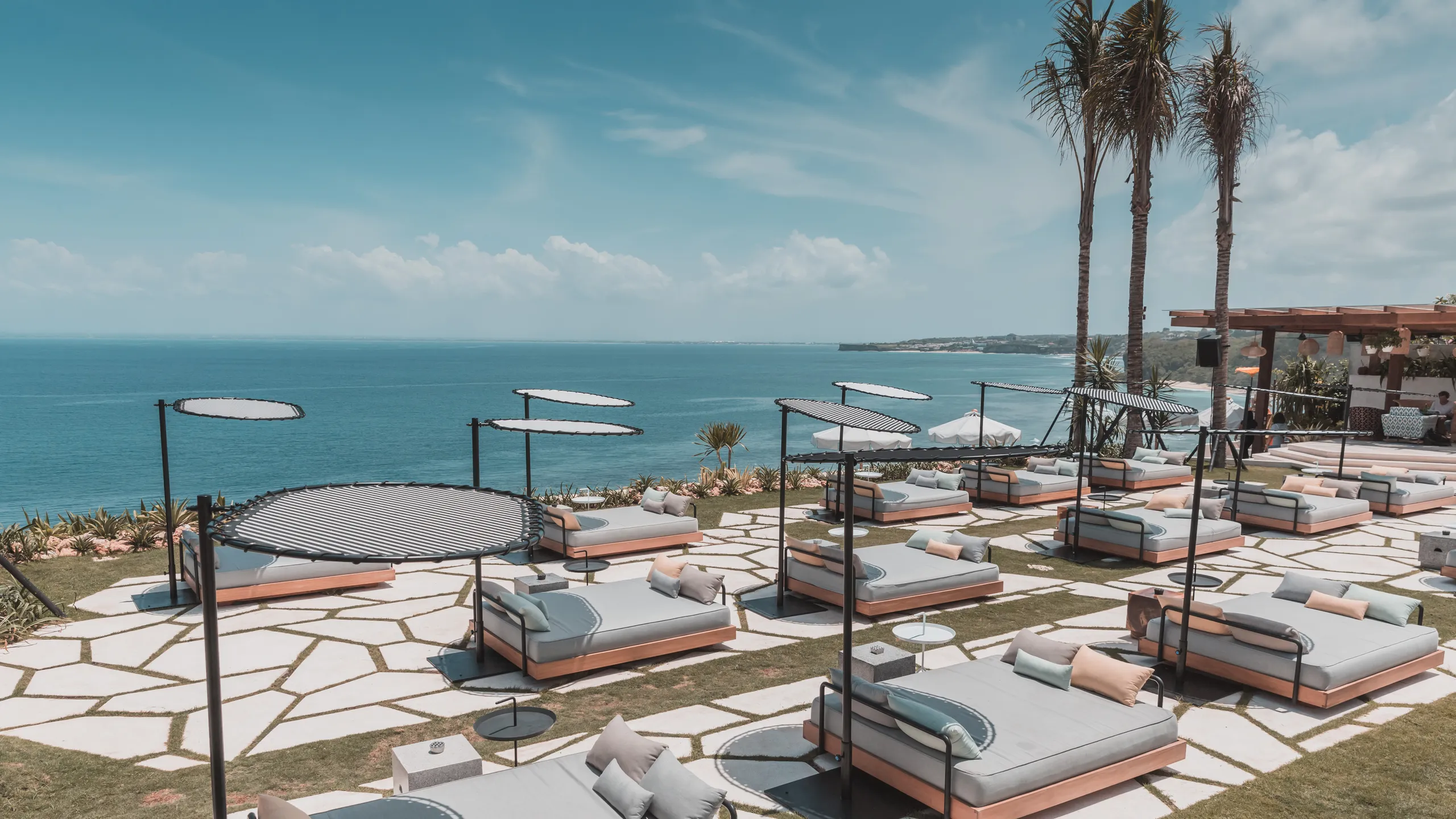 Infinity pool and ocean view at Ulu Cliffhouse, Uluwatu