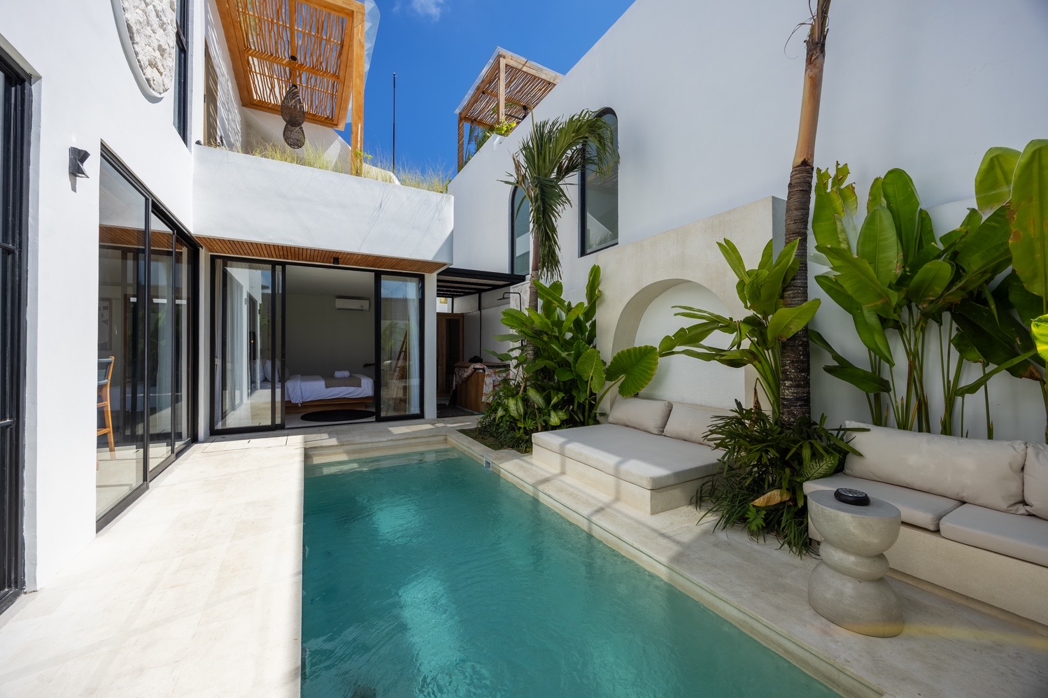 Solas Villas, Pecatu — interior and pool