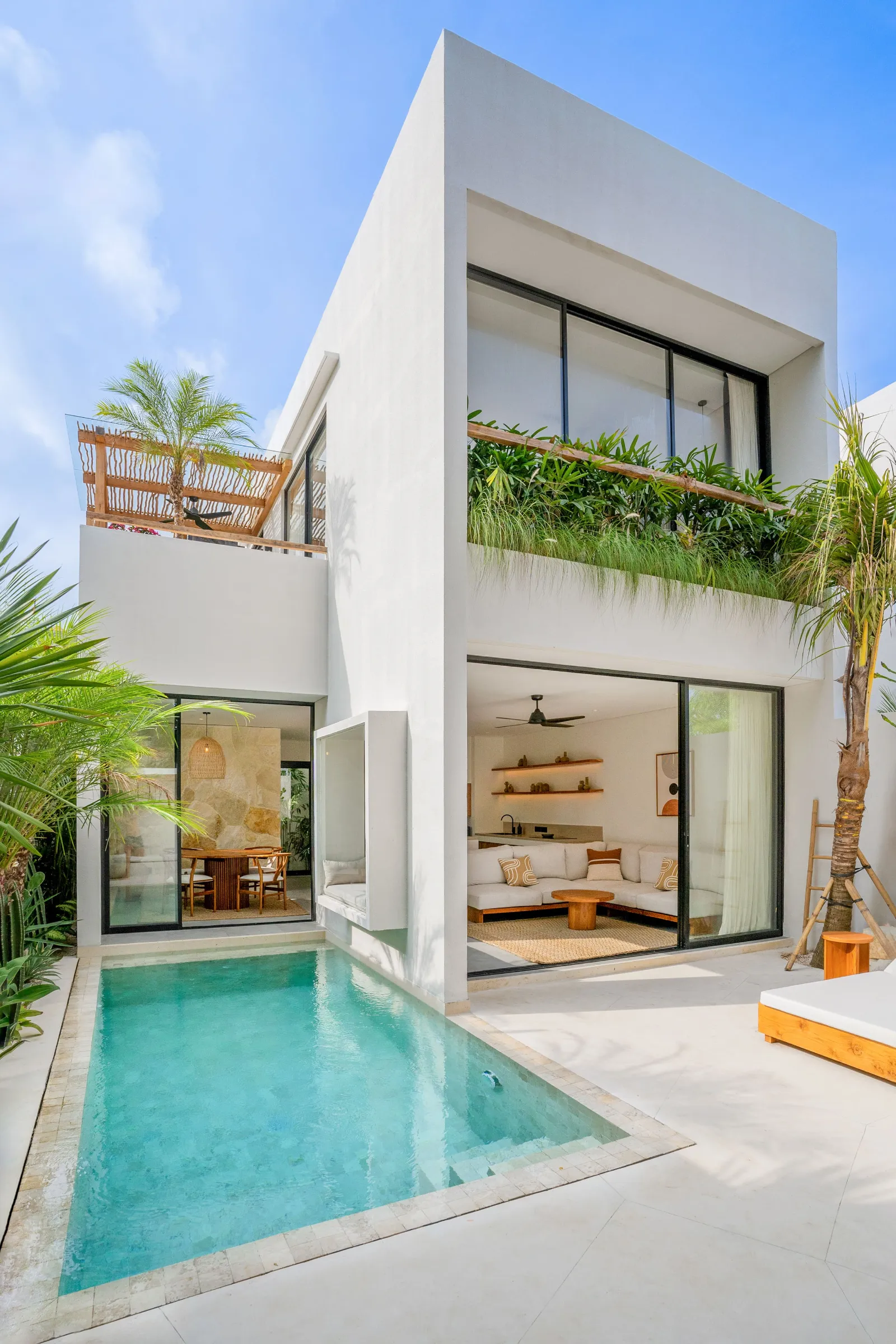 Luro Villas pool and terrace in Bingin
