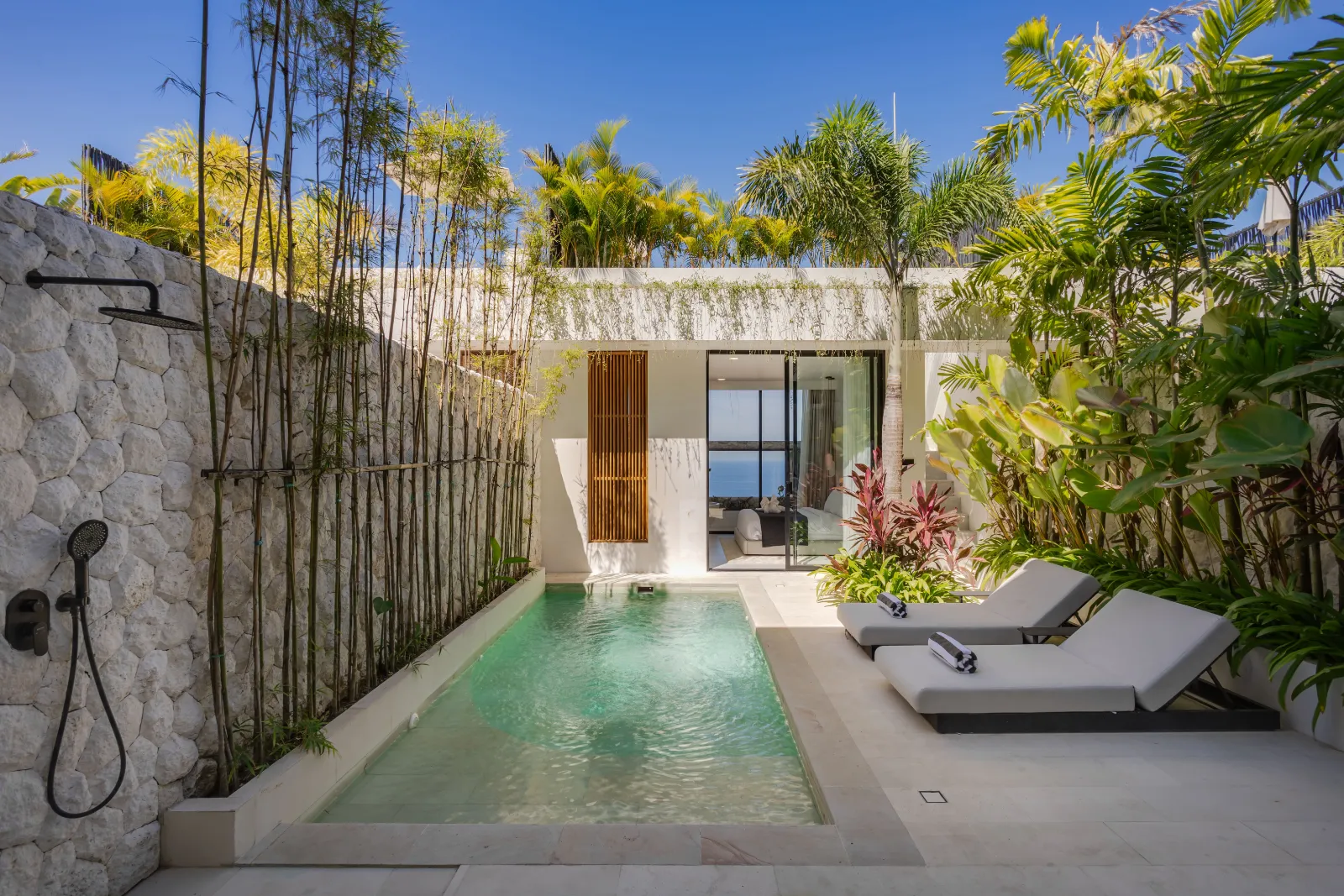 2 Bedroom Villa with Private Pool and Sunbeds in Uluwatu, Bali overlooking the ocean