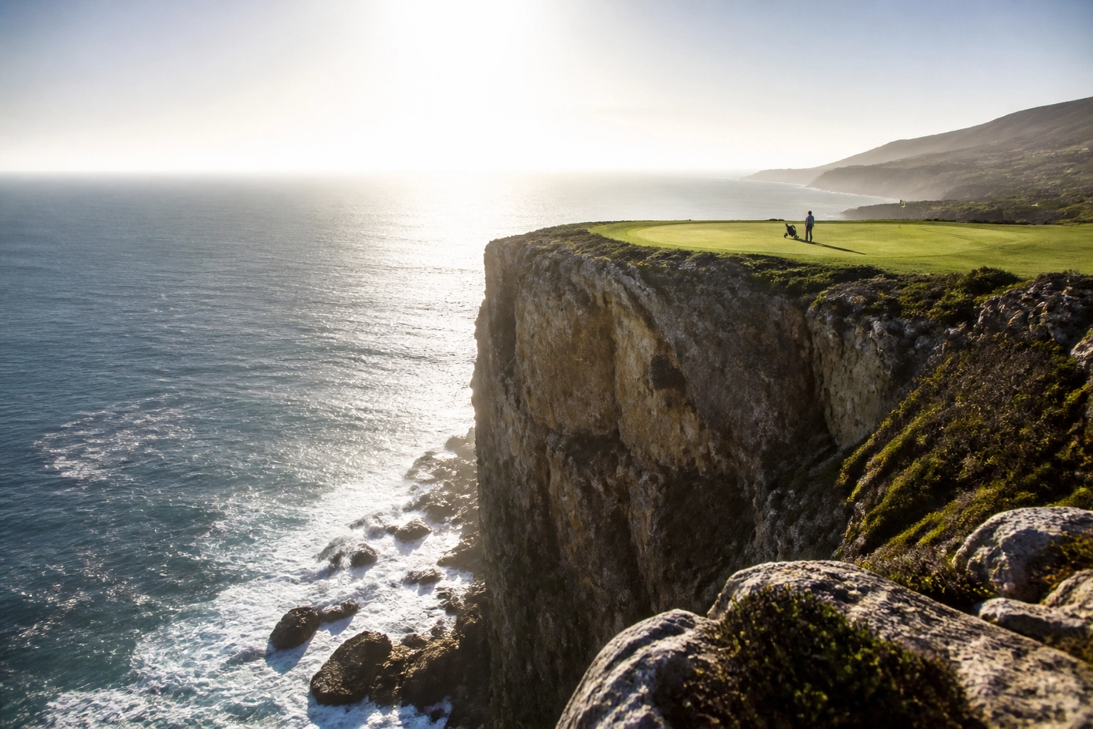 Dramatic clifftop golf at Pinnacle Point Estate along South Africa's scenic Garden Route.