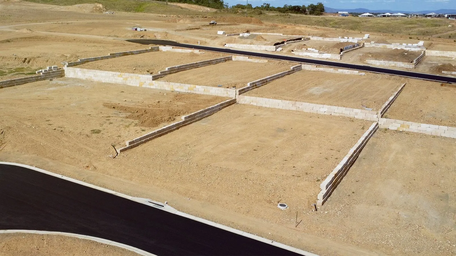 Rock Retaining Wall Construction for new homes