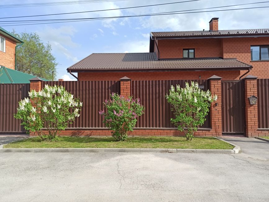 Rodinný dům s plotem — spoluvlastnictví