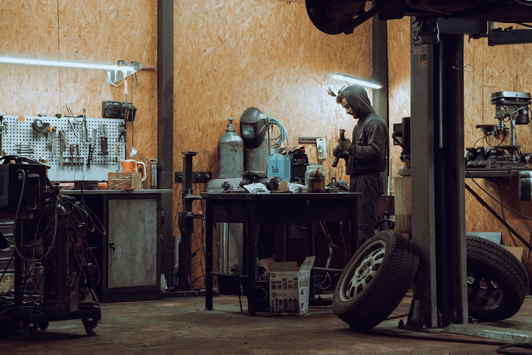 Komu připadne rodinný dům s autodílnou při zrušení spoluvlastnictví?