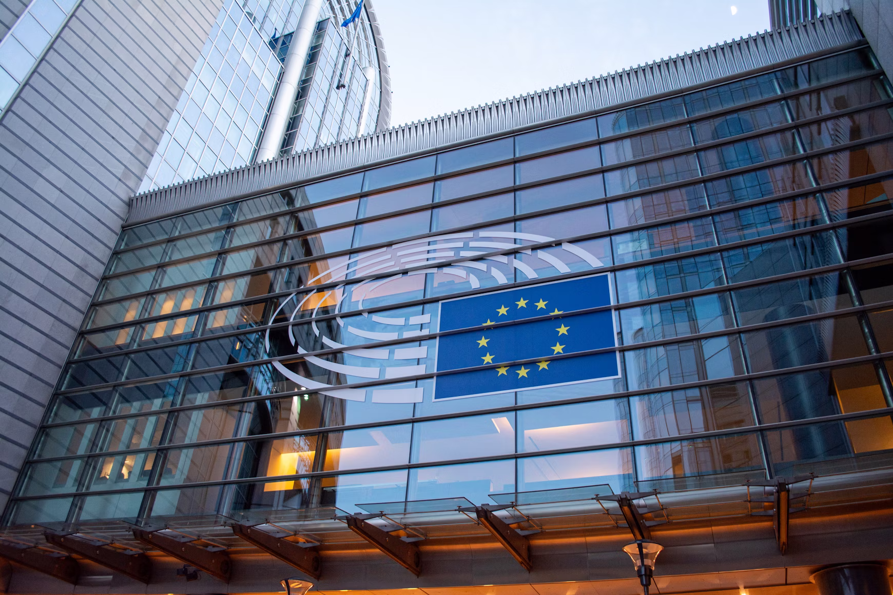 EU zakáže AI svlékací aplikace: Nové povinnosti pro platformy od prosince 2026