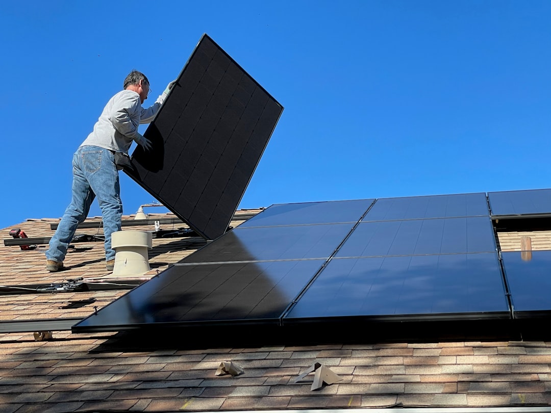 Fotovoltaické tašky s nižším výkonem: Kdy můžete od smlouvy odstoupit?