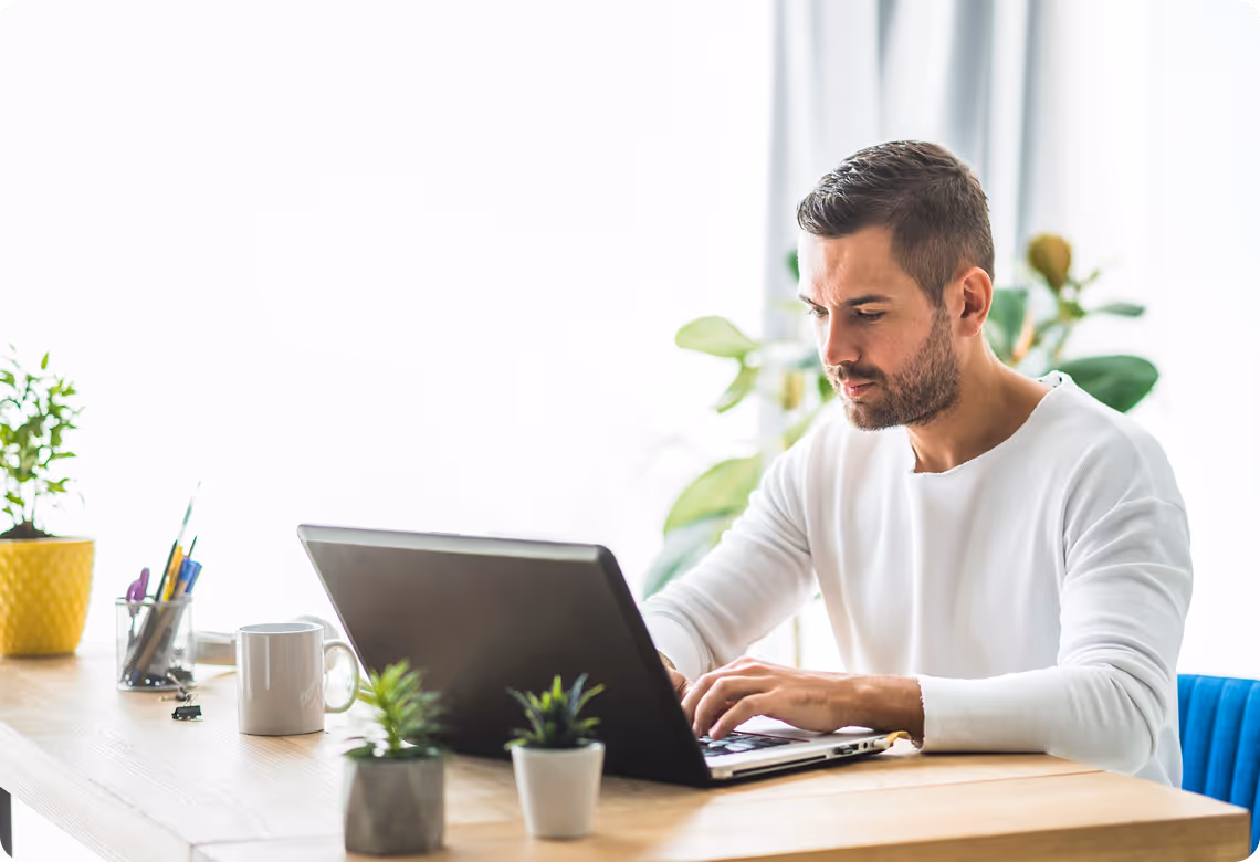 Overview of the 8-step support process for founders, from location analysis to the grand opening.