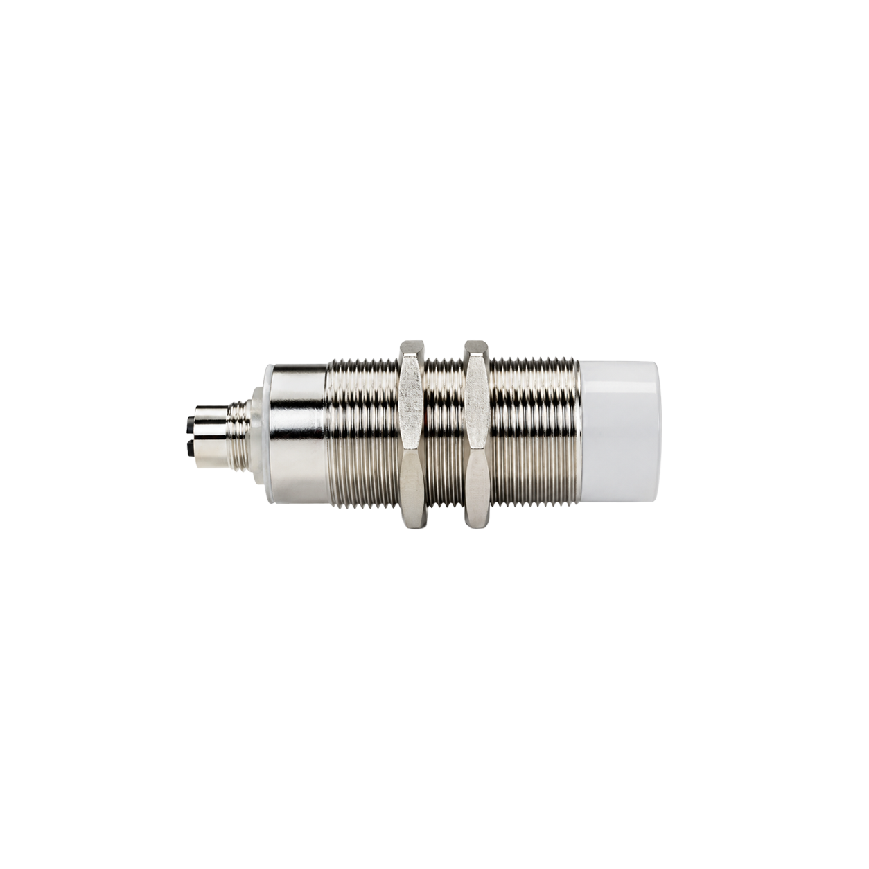 Zylindrischer metallischer Näherungssensor mit Gewindehülse und zwei Überwurfmuttern.