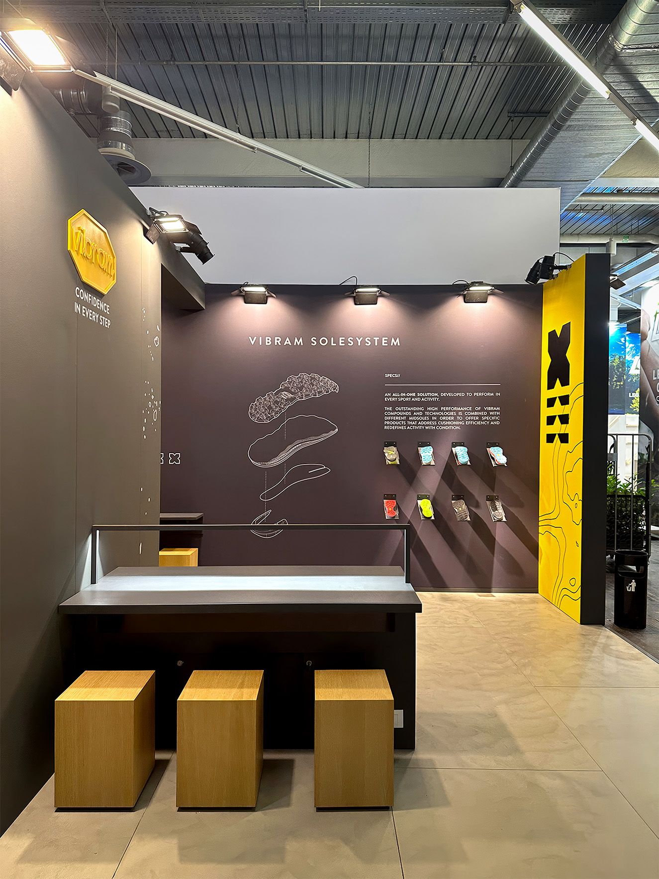 Spazio di sosta nello stand Vibram per confronto con gli esperti