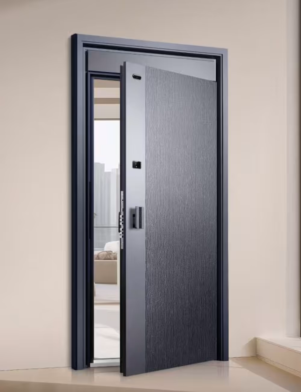 דלת עם מנעול חכם עליה