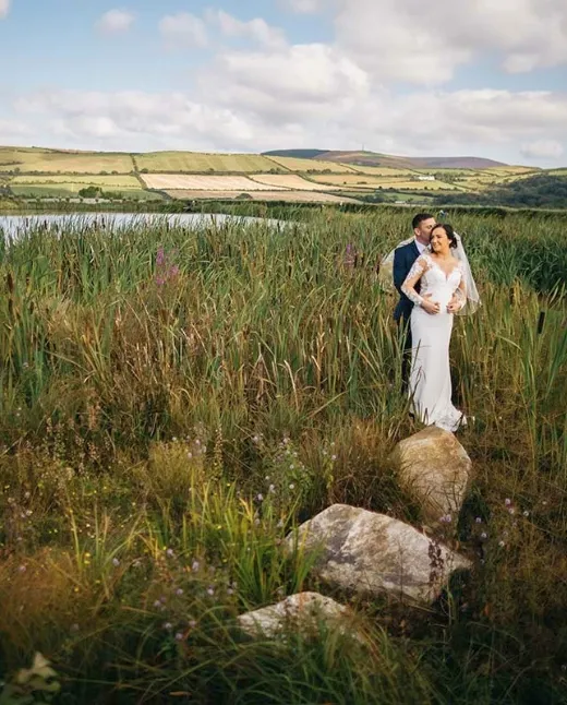 Lakeside wedding ceremony at Sunset Lakes with rustic decor and natural backdrop