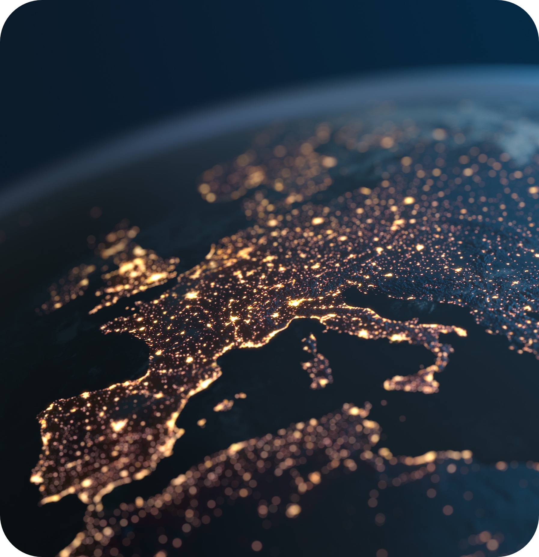 Vue satellite nocturne montrant l'Europe occidentale illuminée par les lumières des villes.